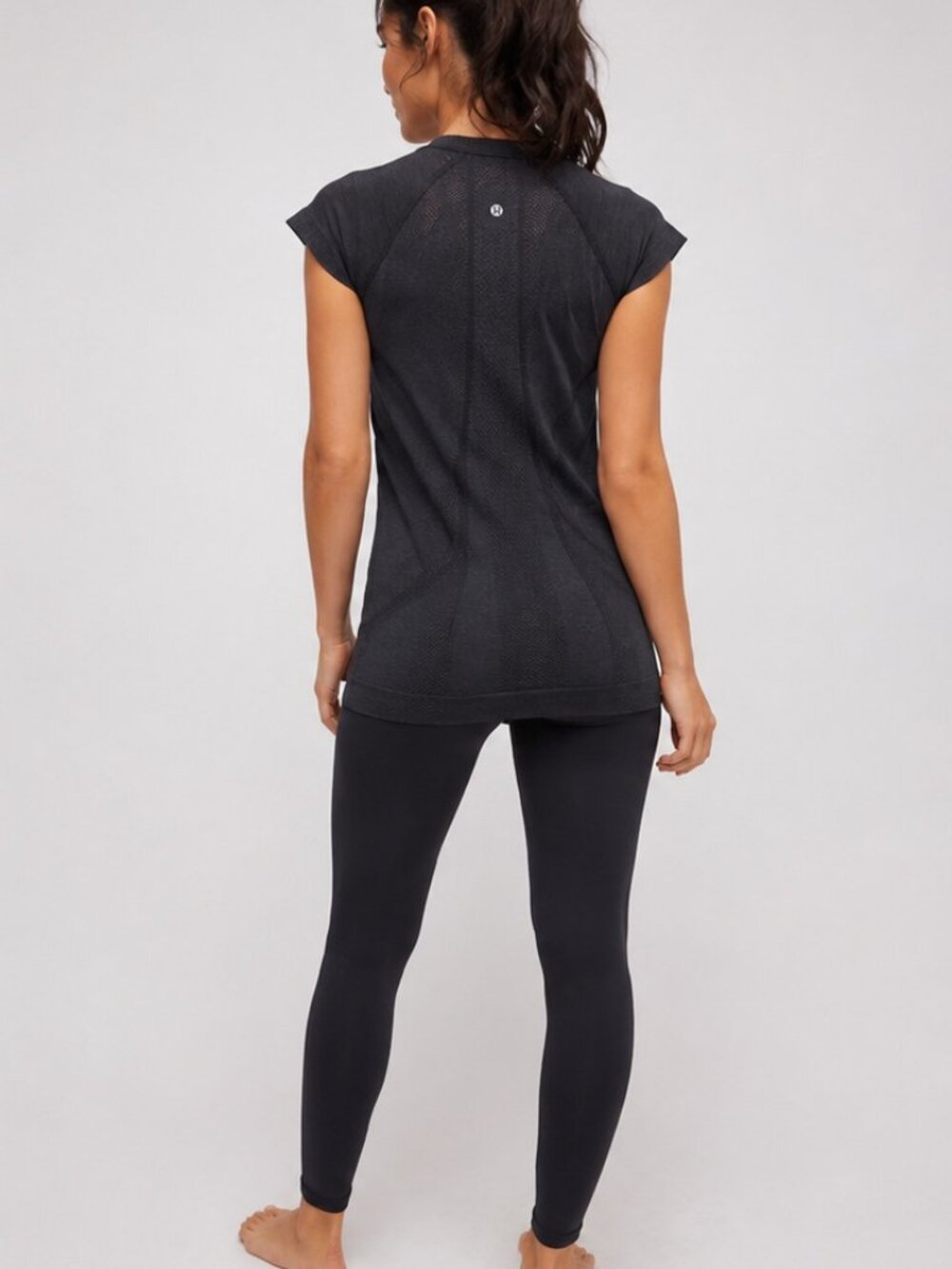 Lululemon Black Seamless Longline Short Sleeve Athletic Top XS - Picture 2 of 12